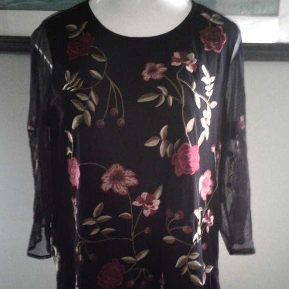 🥀 Charter Club Women's Black w/Embroidered Roses Blouse🥀 - Picture 5 of 7